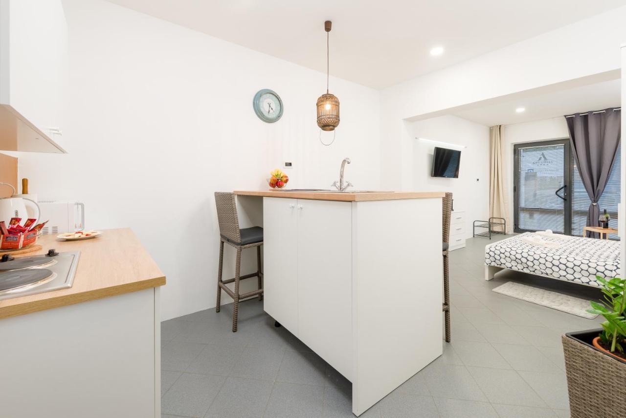 Studio apartment Sesula Split Exterior foto