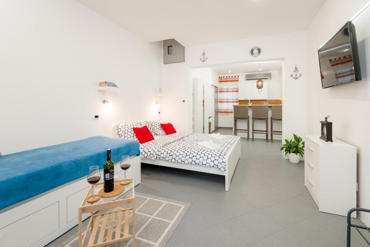 Studio apartment Sesula Split Exterior foto