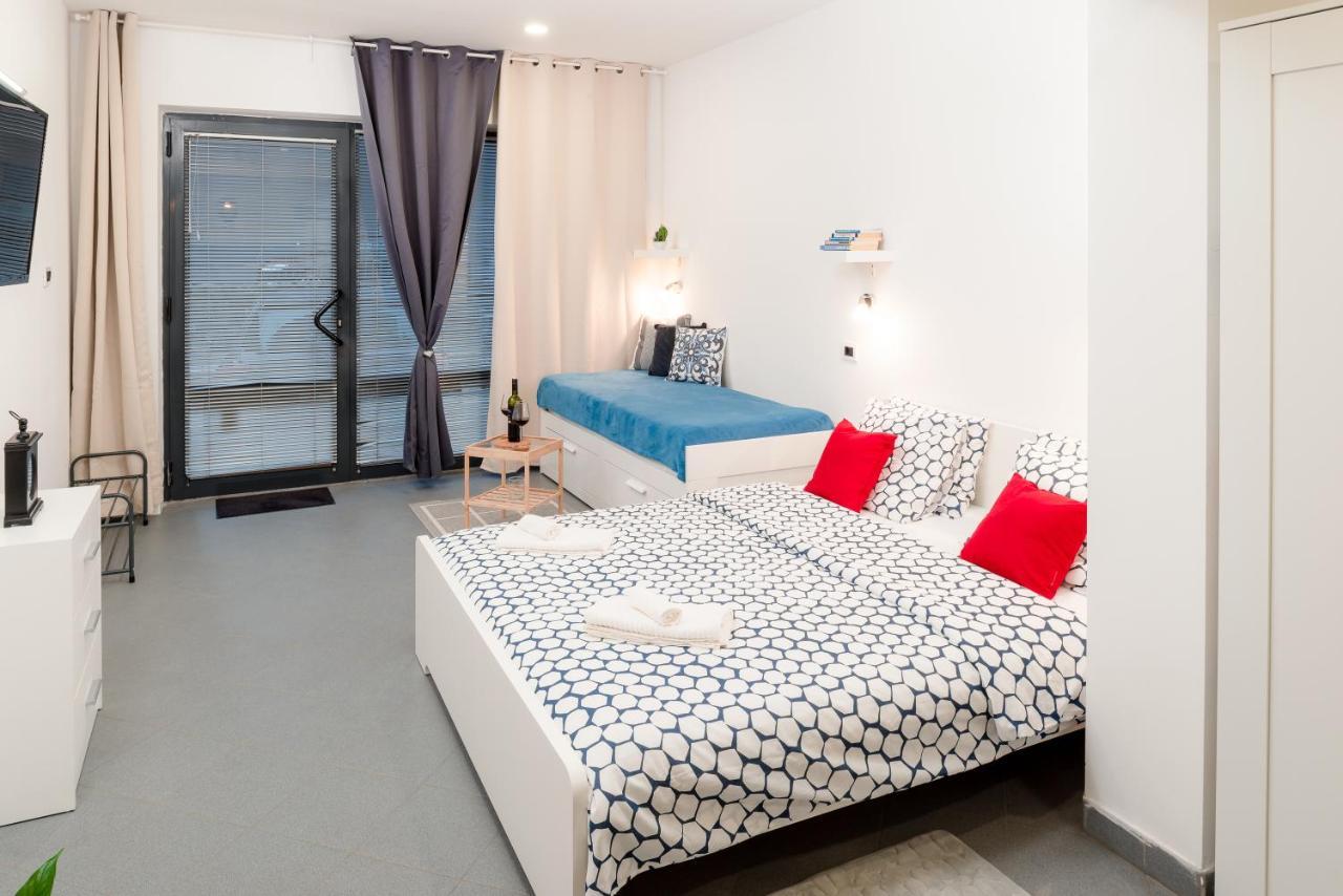 Studio apartment Sesula Split Exterior foto