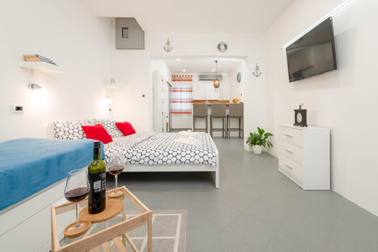Studio apartment Sesula Split Exterior foto